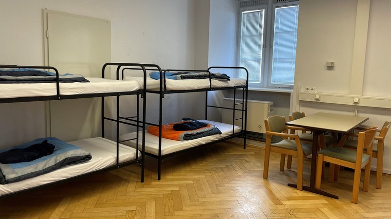 Zimmer für sechs Personen in der einer Flüchtlings-Notunterkunft in Ochsenfurt