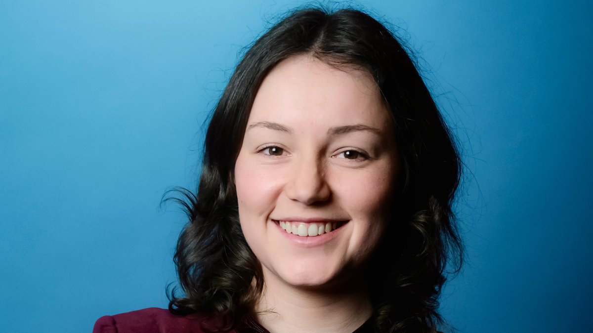 Philine Blees lächelt in die Kamera.