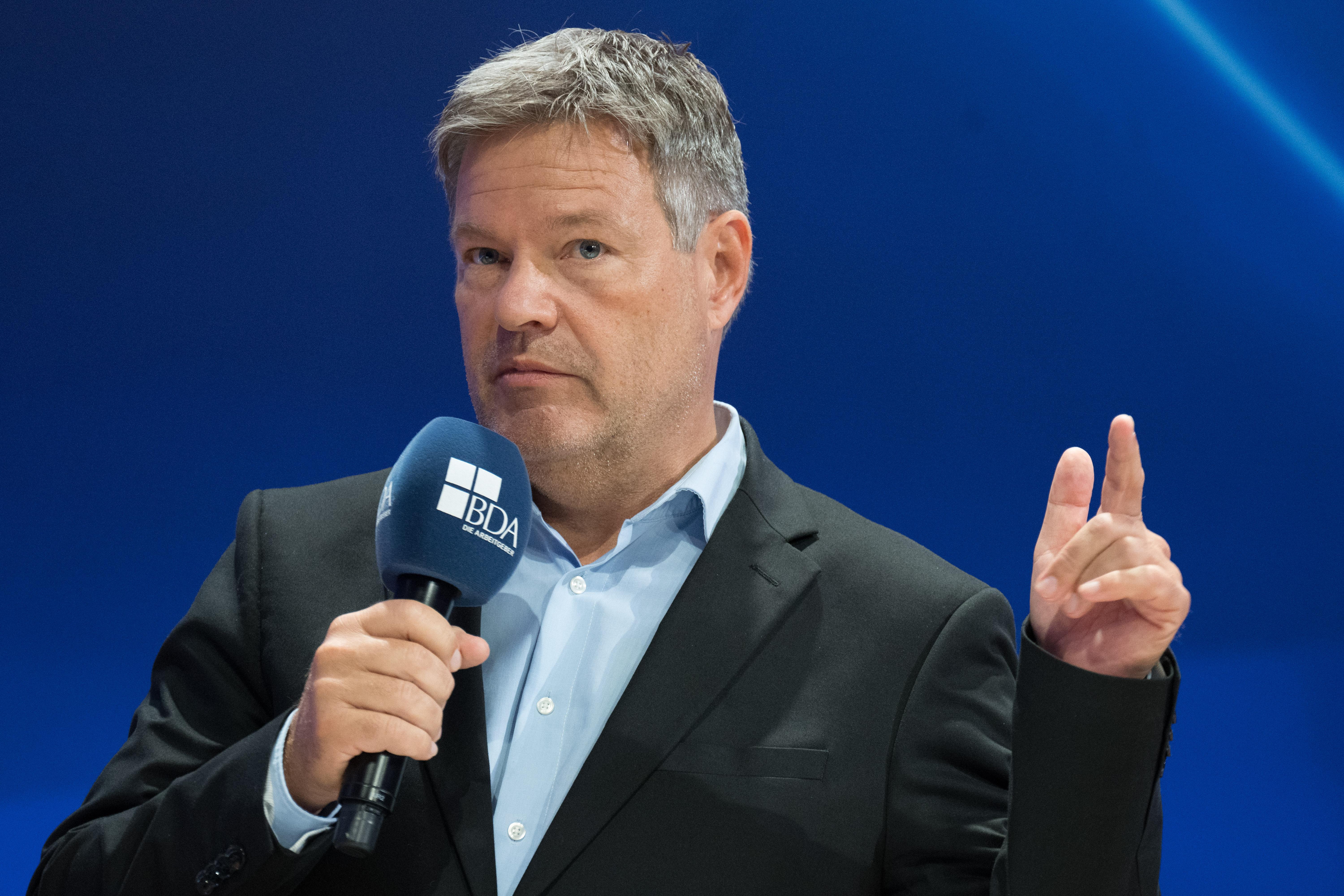 Robert Habeck (Bündnis 90/Die Grünen), Bundesminister für Wirtschaft und Klimaschutz, spricht während des Deutschen Arbeitgebertages 2024 der Bundesvereinigung der Deutschen Arbeitgeberverbände (BDA).