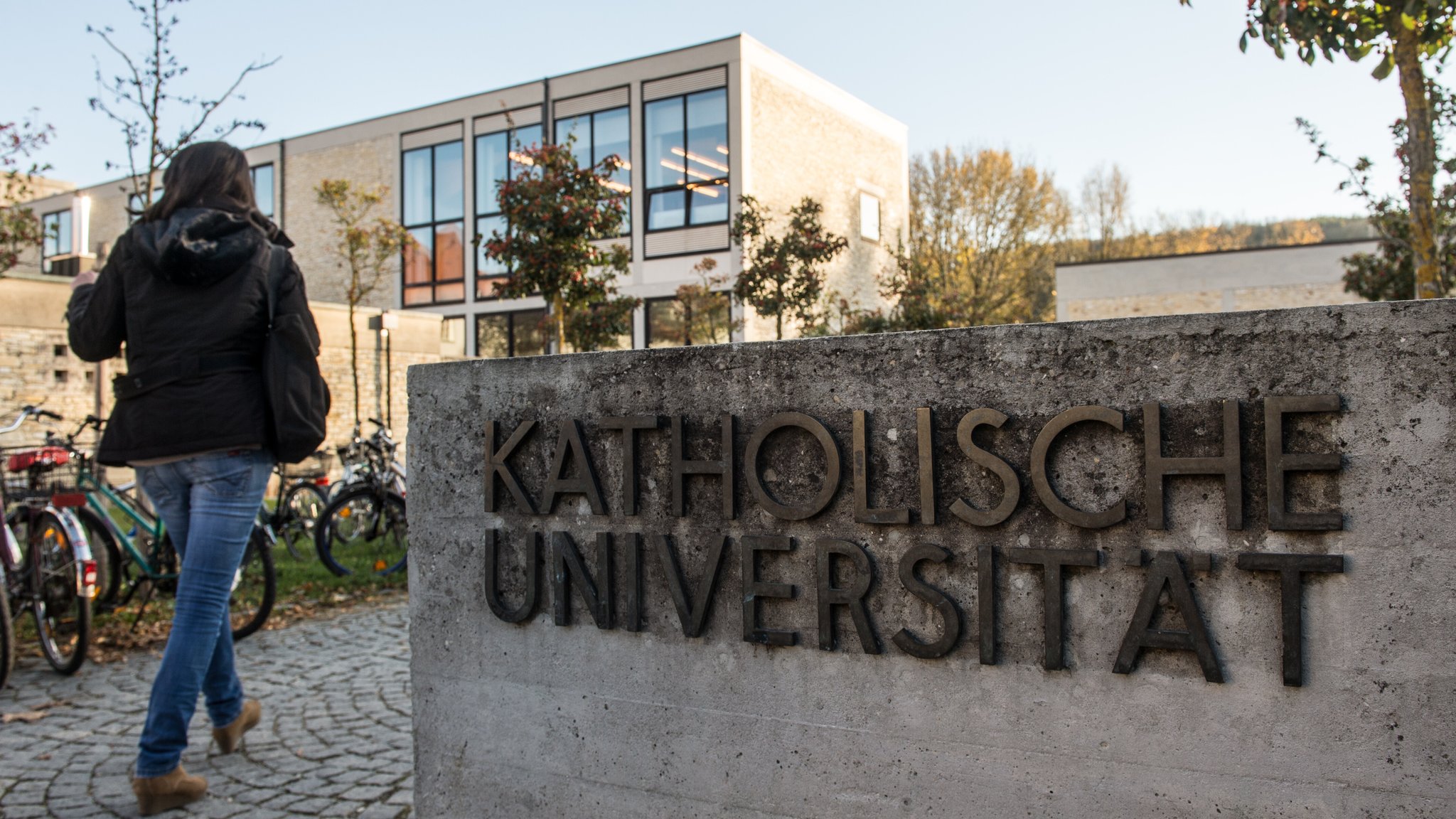 Außenaufnahme der Katholischen Universität in Eichstätt | Bild: picture alliance / dpa | Armin Weigel Außenaufnahme der Katholischen Universität in Eichstätt