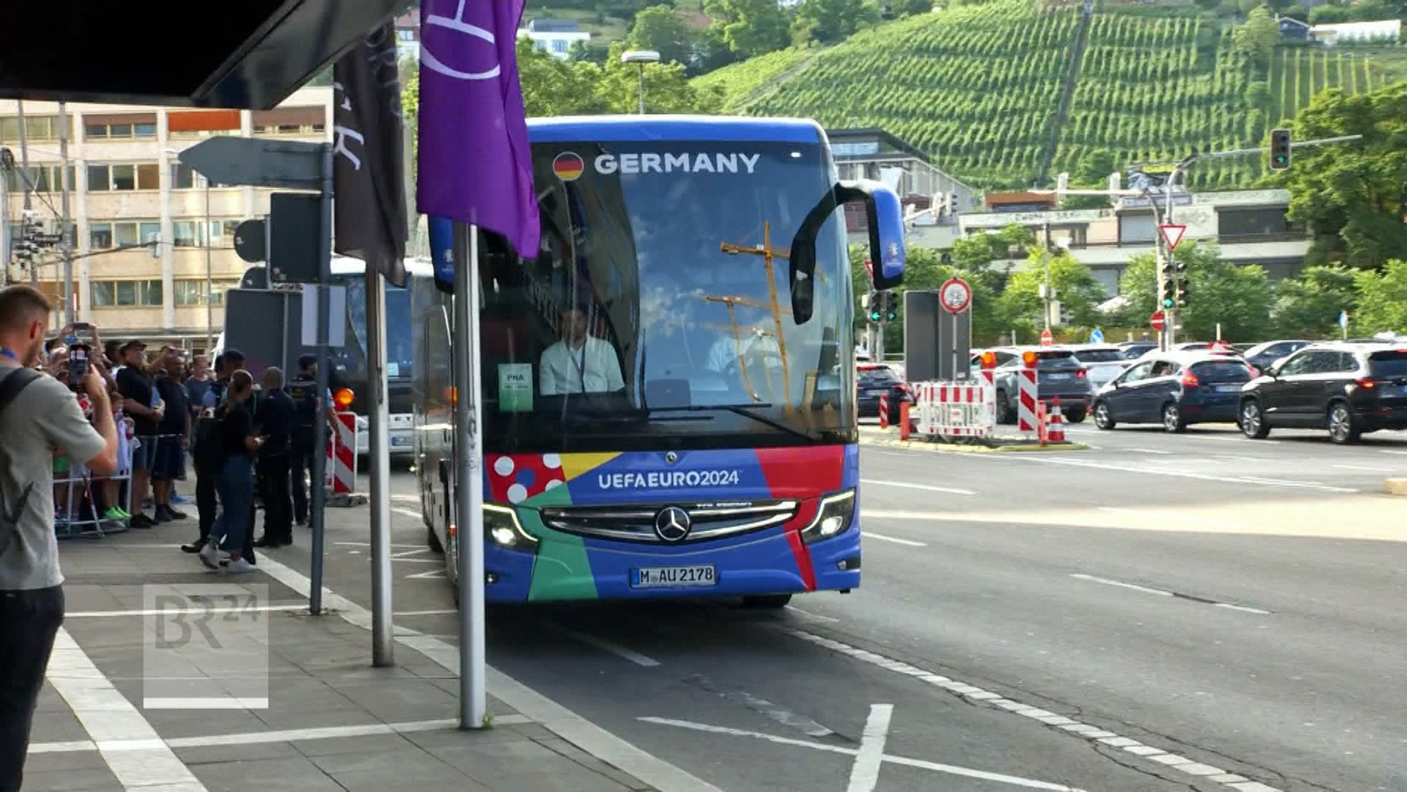 Ganz Fußball-Deutschland blickt heute auf Stuttgart - dort steht um 18 Uhr das zweite Spiel der deutschen Mannschaft in der Vorrunde der EM an.