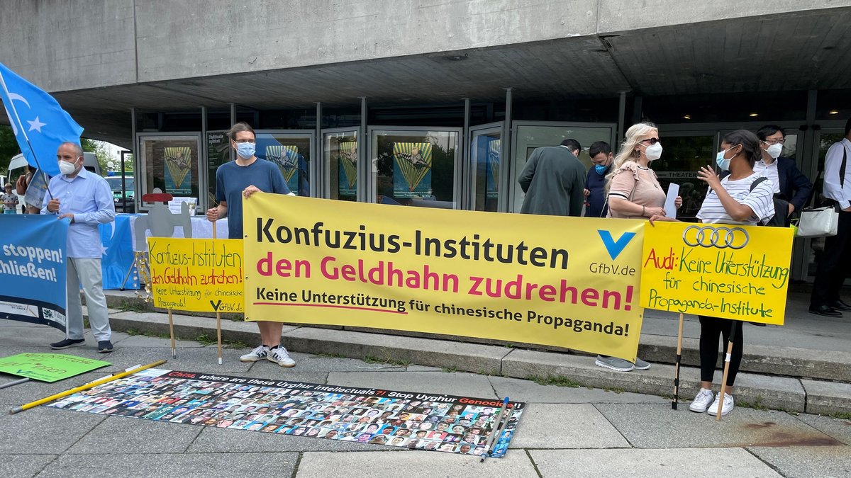 Demonstration gegen das Konfuzius-Institut in Ingolstadt