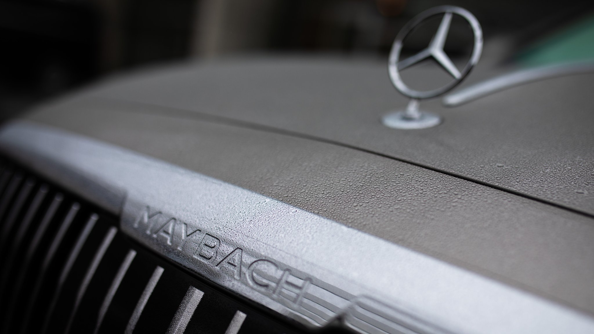Ein Luxusauto der Marke Mercedes war im Nürnberger Land in einen rätselhaften Entführungsfall verstrickt - und ist jetzt wieder aufgetaucht. | Bild: picture alliance/dpa | Christoph Schmidt Ein Luxusauto der Marke Mercedes war im Nürnberger Land in einen rätselhaften Entführungsfall verstrickt - und ist jetzt wieder aufgetaucht.