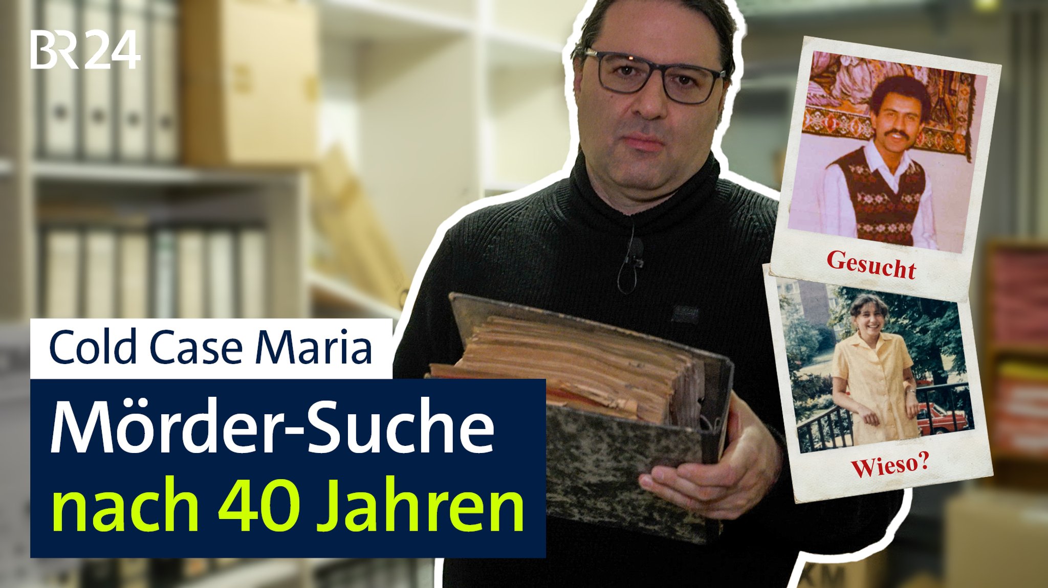 Einer der Ermittler mit einem Aktenordner in der Hand, daneben Bilder der getöteten Maria und des Tatverdächtigen.