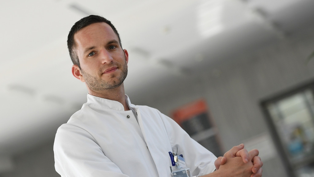 Dr. Christoph Spinner, Oberarzt Infektiologie / Pandemiebeauftragter am Klinikum rechts der Isar der Technischen Universität München | Bild: picture alliance/dpa | Angelika Warmuth Dr. Christoph Spinner, Oberarzt Infektiologie / Pandemiebeauftragter am Klinikum rechts der Isar der Technischen Universität München