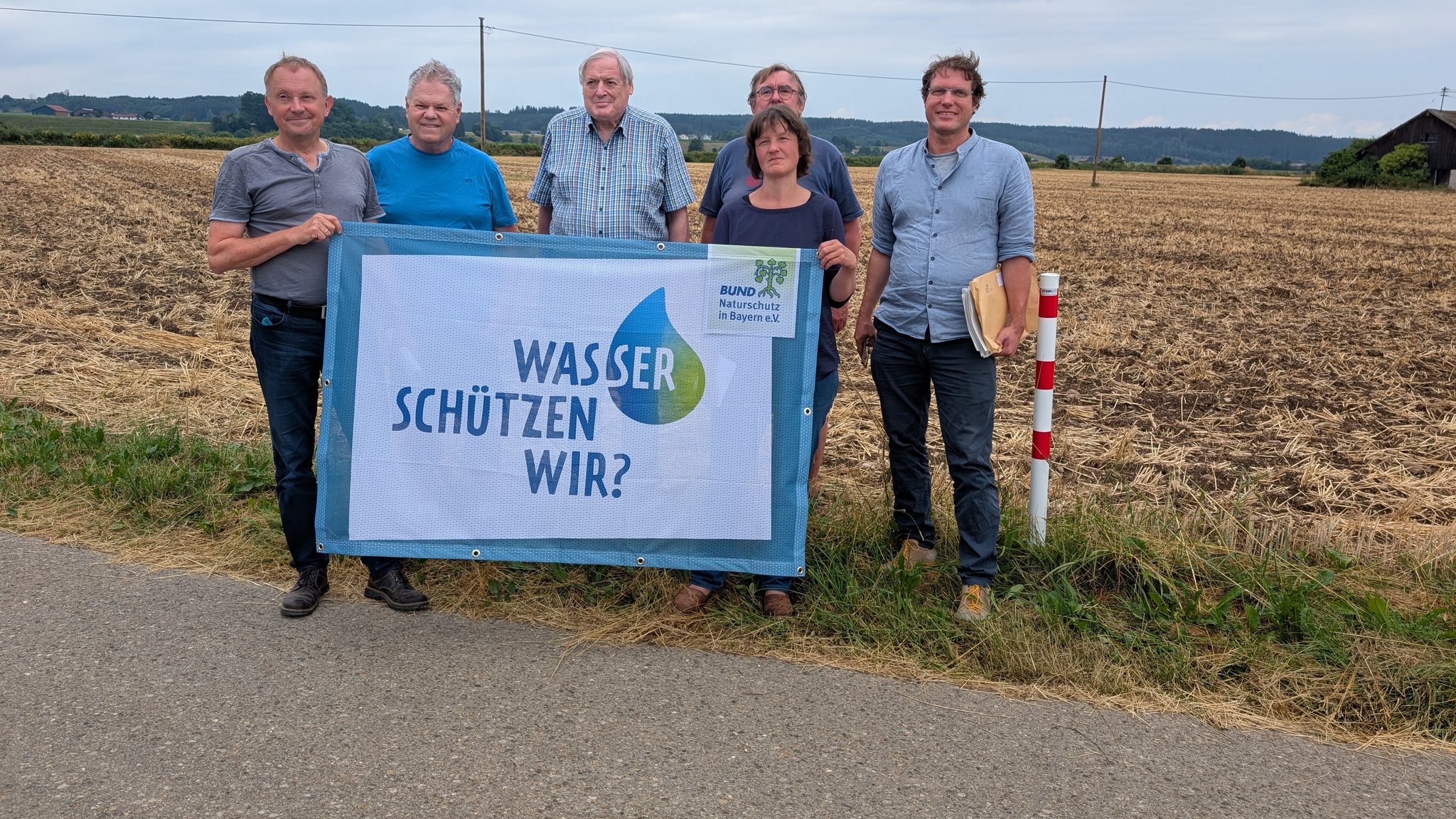 Aktivisten vom Bund Naturschutz im Unterallgäu fordern mehr Grundwasserschutz auf der Memminger Schotterebene.