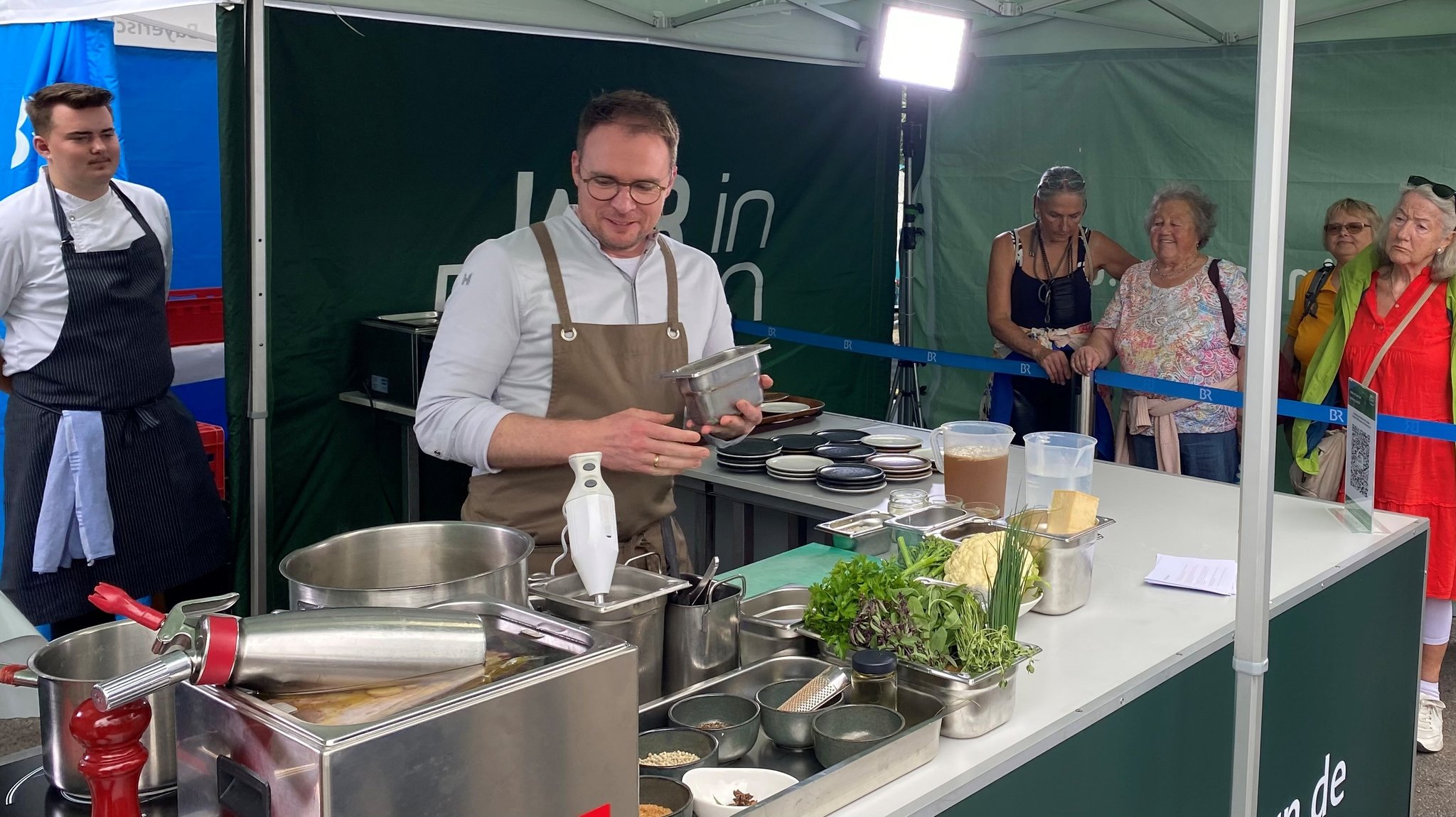 "Wir in Bayern"-Koch Josef Hartl zaubert sein "Flanksteak"