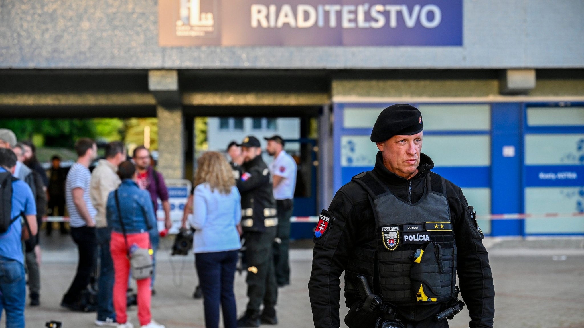 Regierungschef Fico angeschossen und lebensgefährlich verletzt