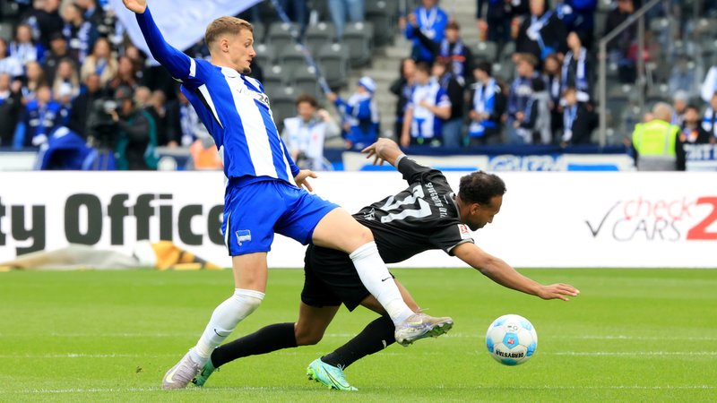 Spielszene Hertha BSC - SpVgg Greuther Fürth | Bild: picture-alliance/dpa Spielszene Hertha BSC - SpVgg Greuther Fürth