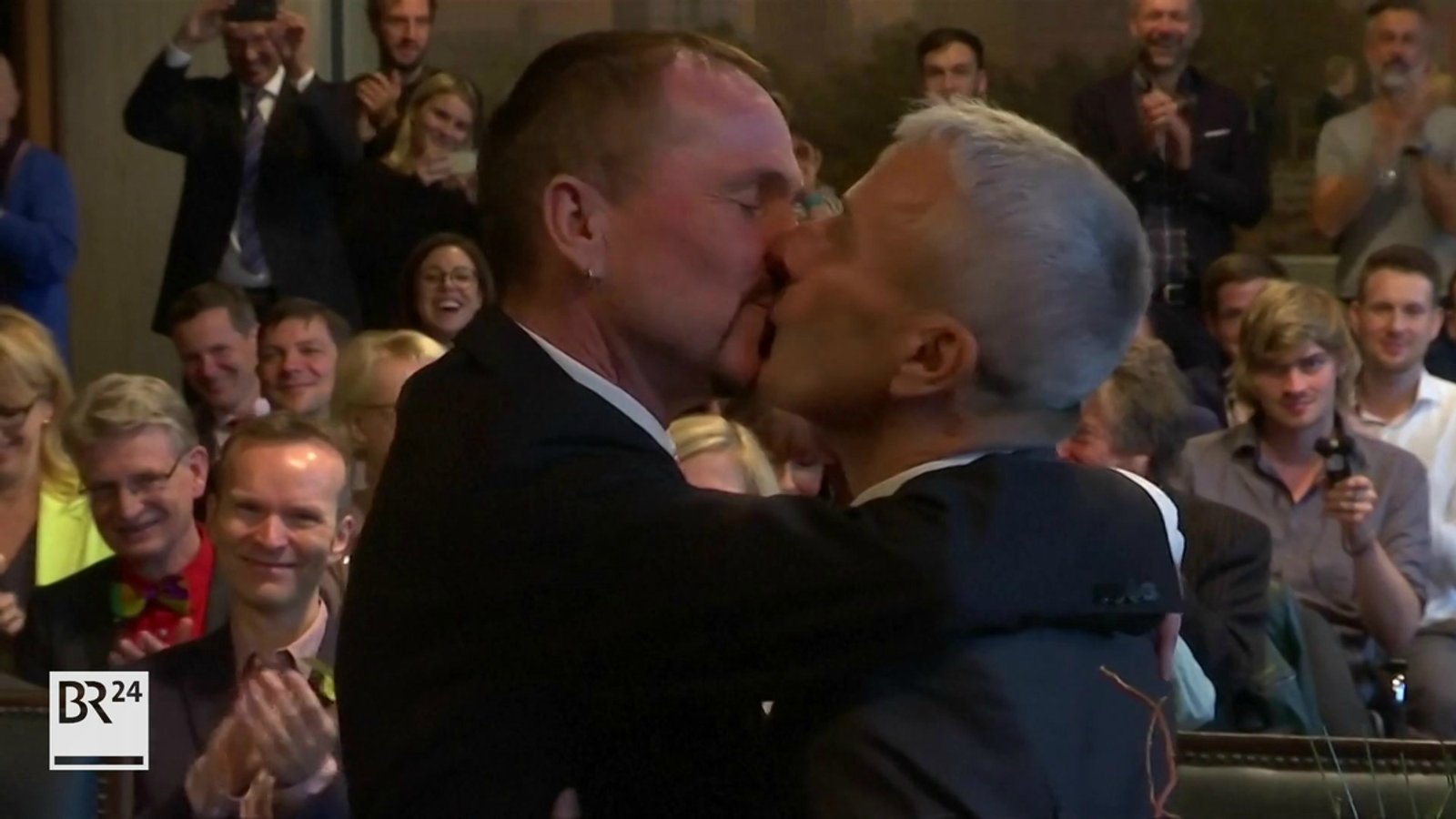 "Ehe für alle": Erste homosexuelle Hochzeit in Deutschland