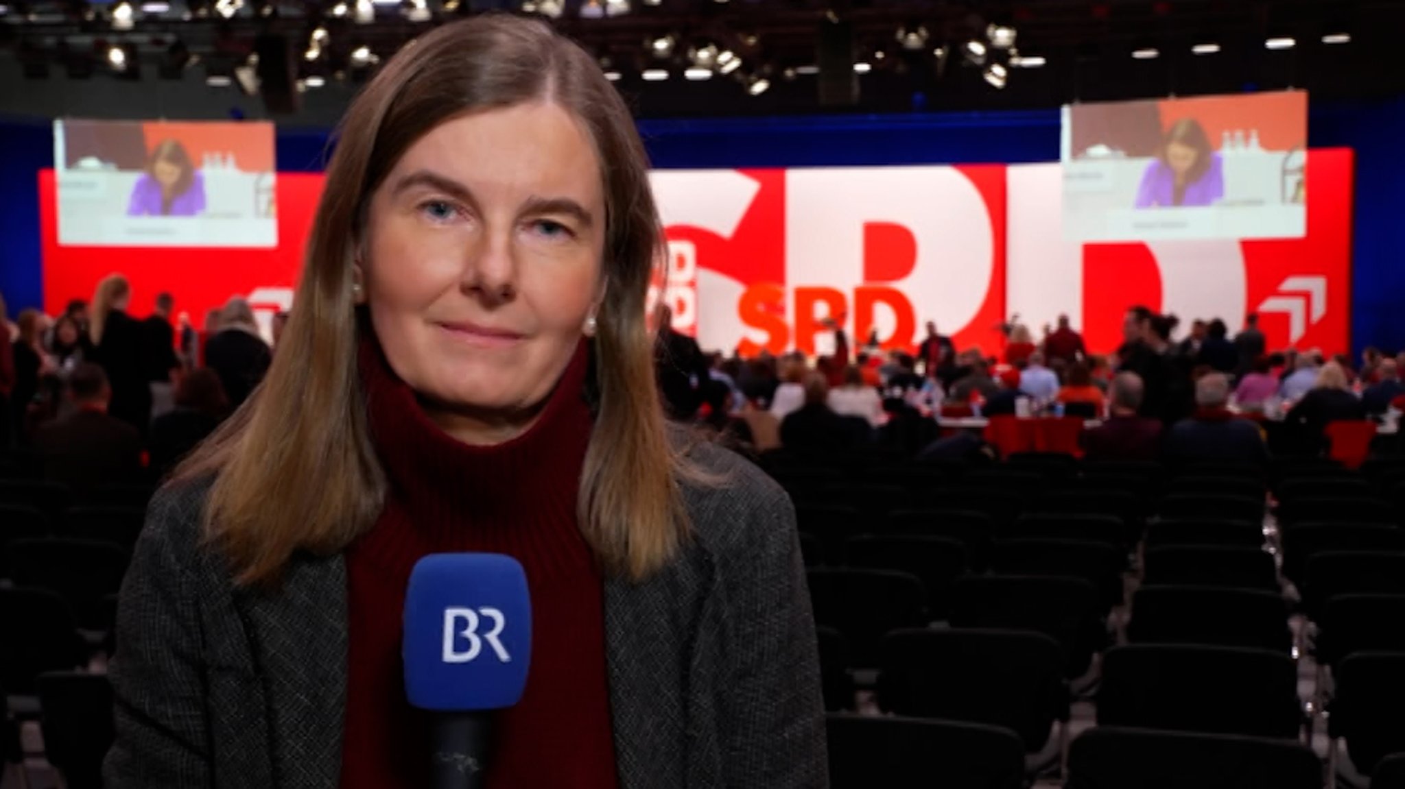 BR-Reporterin Barbara Kostolnik vom SPD-Parteitag