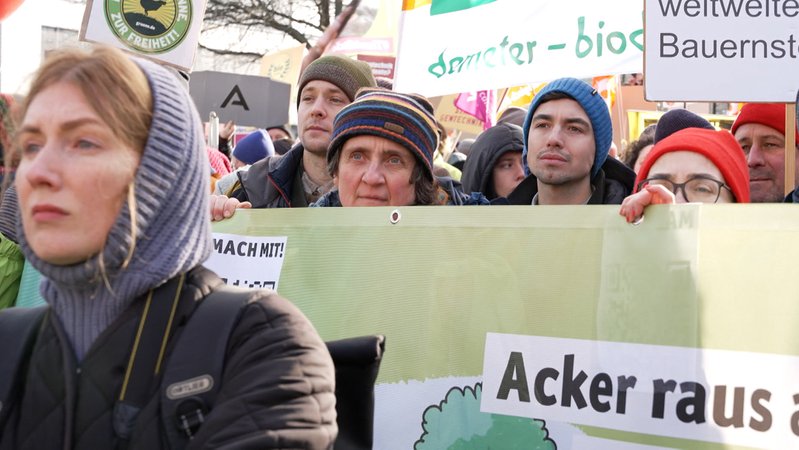 In Berlin hat heute ein Bündnis von Agrar-, Umwelt- und Entwicklungsorganisationen zu Protesten aufgerufen. | Bild: BR In Berlin hat heute ein Bündnis von Agrar-, Umwelt- und Entwicklungsorganisationen zu Protesten aufgerufen.