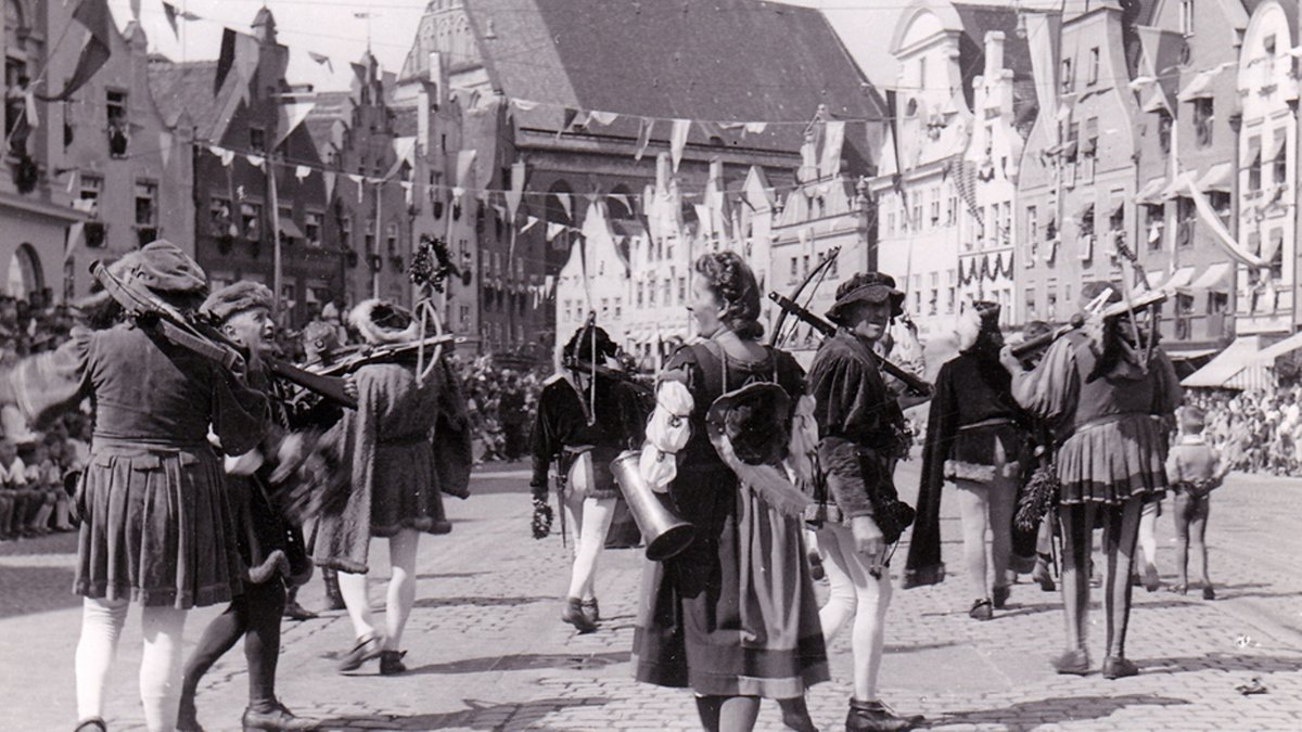 Blick in die geschmückte untere Altstadt 1937