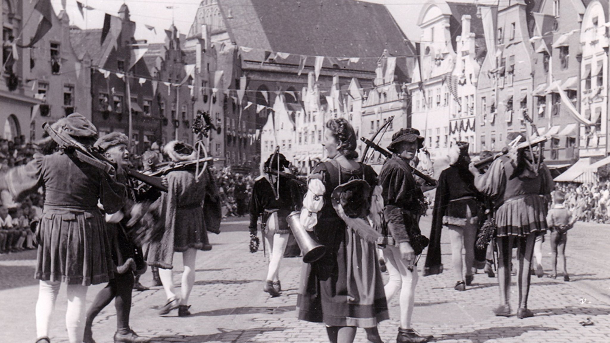 Blick in die geschmückte untere Altstadt 1937