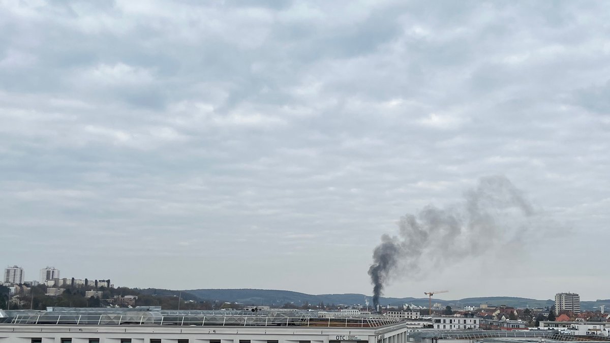 Rauchentwicklung im Regensburger Westen | Bild: BR/Annika Exner Rauchentwicklung im Regensburger Westen