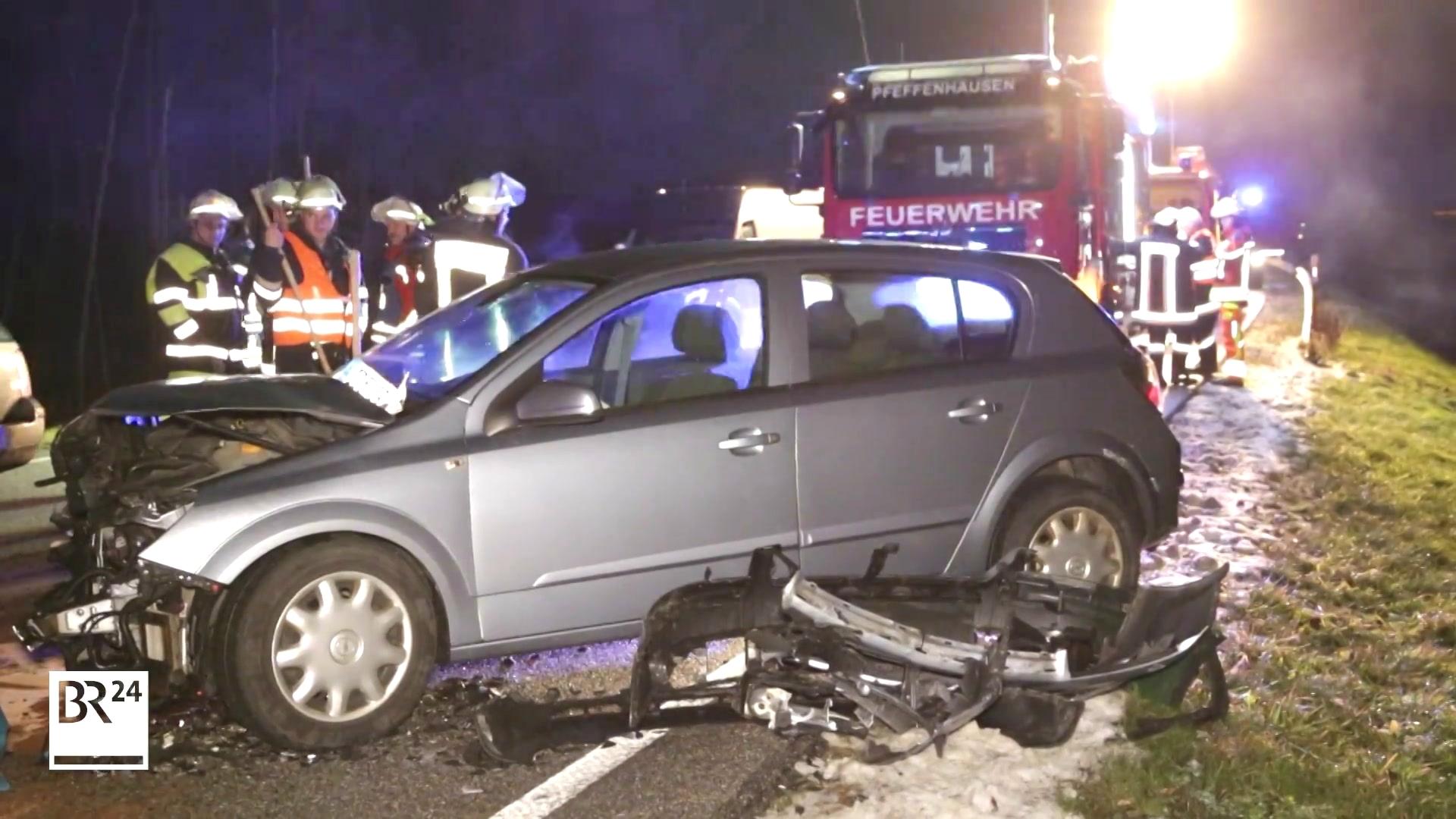 Zwei Schwerverletzte Bei Unfall Auf B299 Bei Pfeffenhausen | BR24