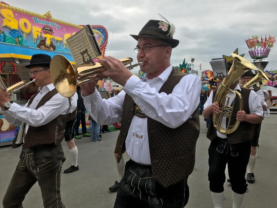 Musikanten mit Blasinstrumenten auf dem Passauer Maifest | Bild:BR/Katharina Häringer