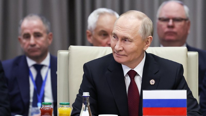 Der russische Präsident im kirgisischen Bischkek | Bild: Alexander Kazakov/Picture Alliance Der russische Präsident im kirgisischen Bischkek