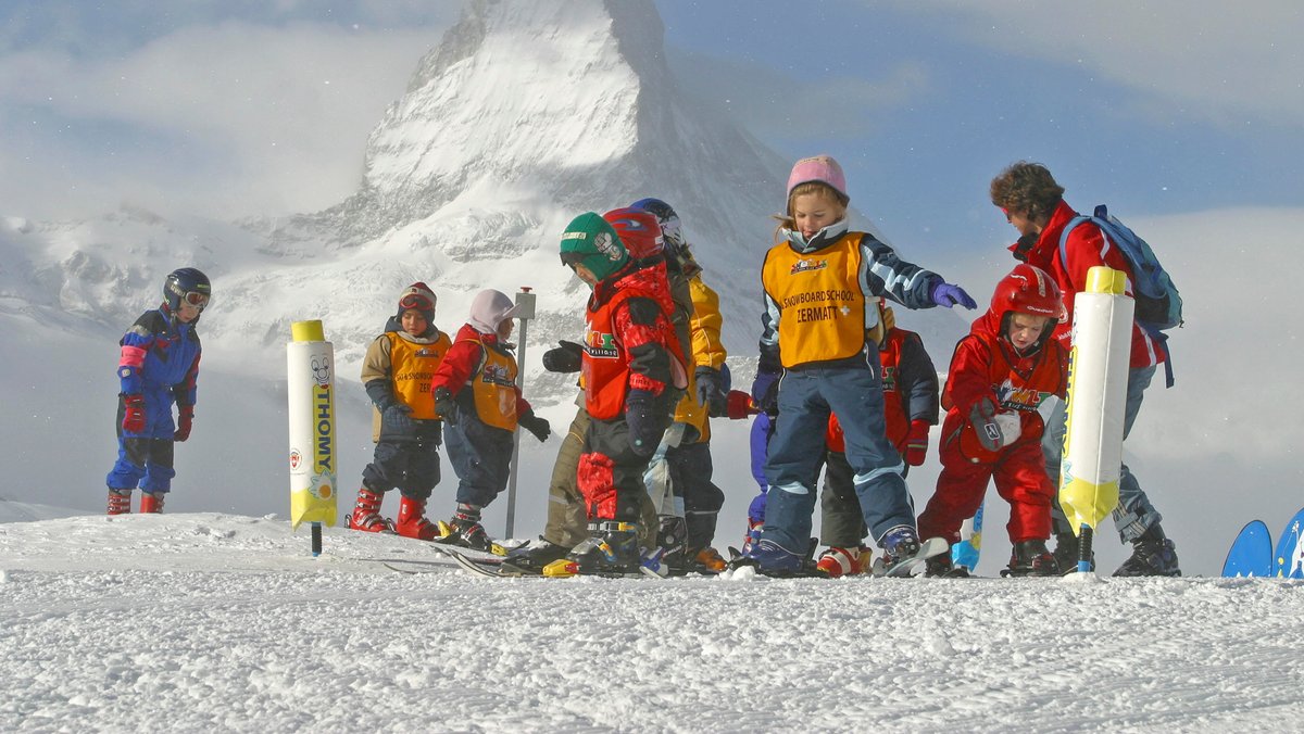 Gruppe von Skischülern