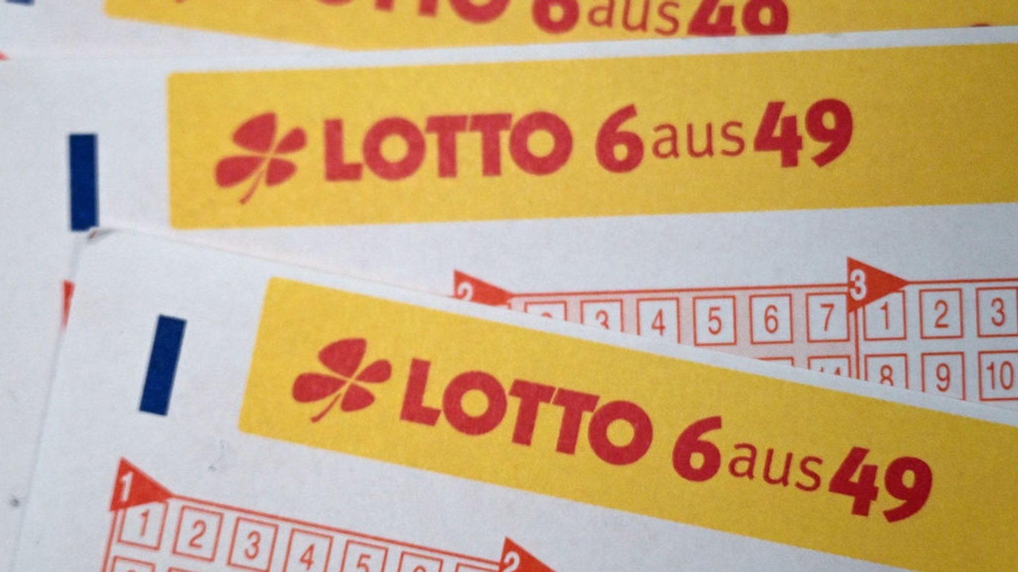 Millionen-Schein in Plastikbox: Lotto-Gewinnerin ließ sich Zeit