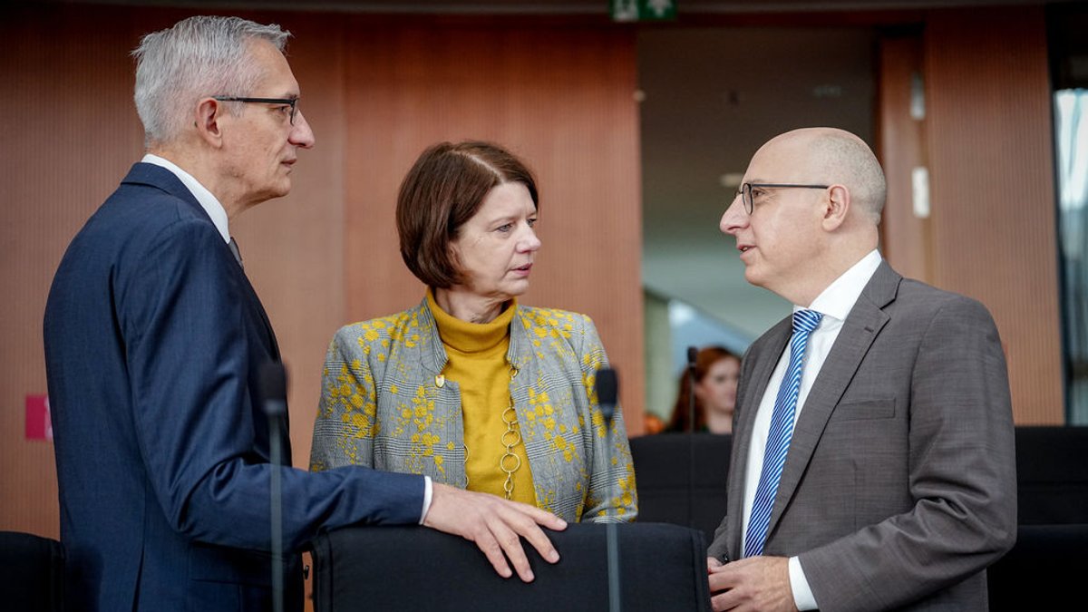 Geheimdienst-Chefs warnen vor Russland und Extremisten