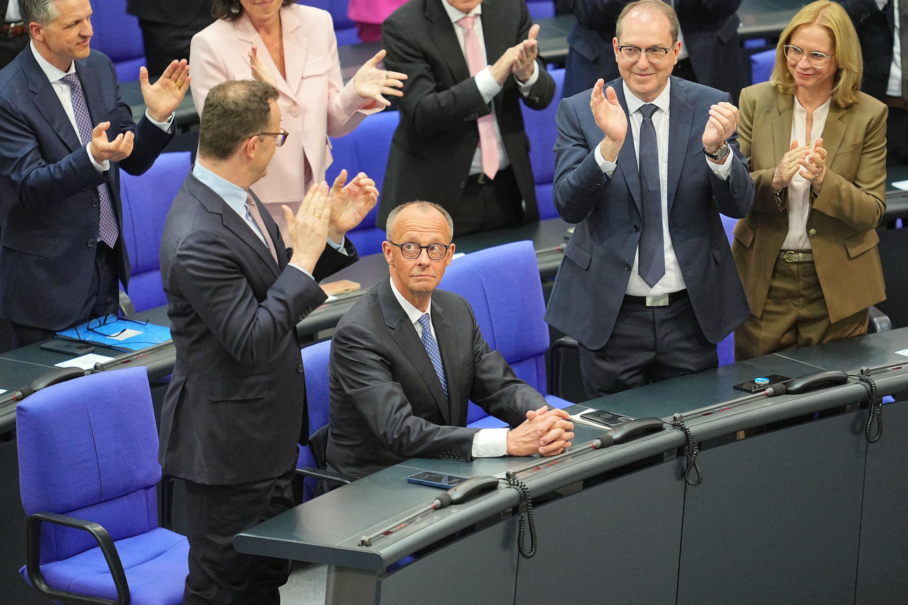 Im zweiten Wahlgang: Bundestag wählt Merz zum neuen Kanzler