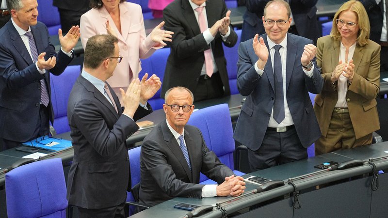 Im zweiten Wahlgang: Bundestag wählt Merz zum neuen Kanzler | Bild: dpa-Bildfunk/Michael Kappeler Im zweiten Wahlgang: Bundestag wählt Merz zum neuen Kanzler