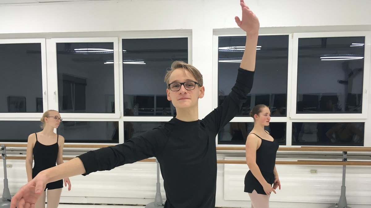 Im Ballettsaal: Johannes Jurkowski beim Training