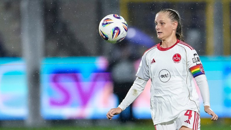 Kapitänin des 1. FC Nürnberg: Luisa Guttenberger | Bild: picture alliance / foto2press | Oliver Zimmermann Kapitänin des 1. FC Nürnberg: Luisa Guttenberger