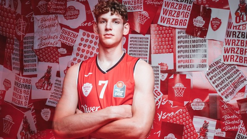 Der 18-jährige Hannes Steinbach gilt als riesiges Talent und spielt für die Würzburg Baskets in der Bundesliga und Champions League. | Bild: studiozudem.de / Viktor Meshko Der 18-jährige Hannes Steinbach gilt als riesiges Talent und spielt für die Würzburg Baskets in der Bundesliga und Champions League.