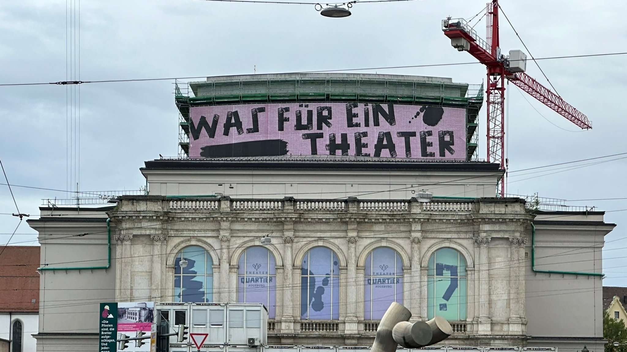 Um die Sanierung des Augsburger Staatstheaters gibt es Streit. Nun hat sich das beteiligte Architekturbüro geäußert.