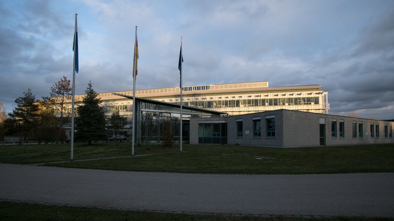 Außeneinstellung der Kaserne | Bild: picture-alliance Außeneinstellung der Kaserne