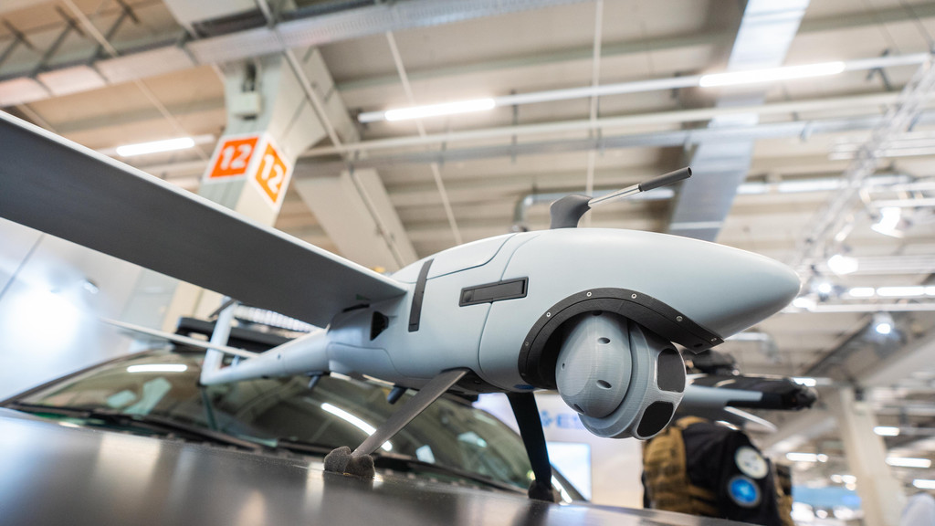 Bei der Messe „Enforce Tac“ ist am Stand der Münchner Firma „ESG Elektroniksystem- und Logistik GmbH“ eine Drohne vom Typ „Vector“ der Firma Quantum Systems ausgestellt. Die Fachmesse „Enforce Tac“ für Sicherheitstechnologie mit mehr als 300 Ausstellern findet am 1. und 2. März statt.