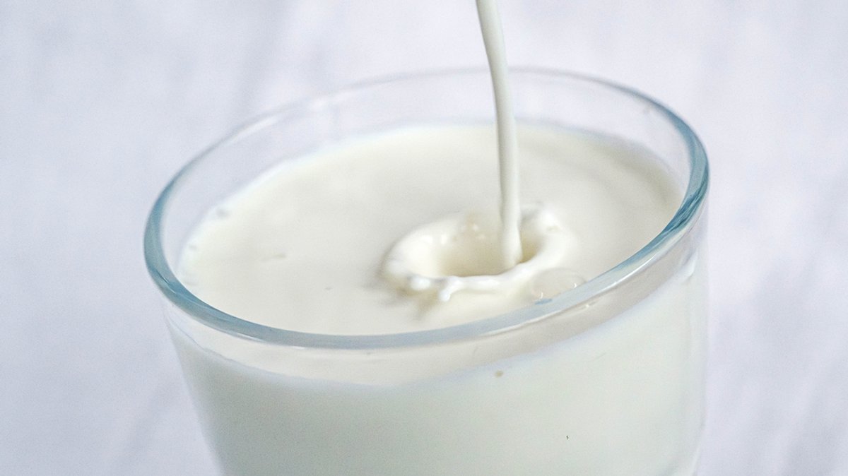 Zu wenig Fett in der Milch – deshalb steigt der Butterpreis
