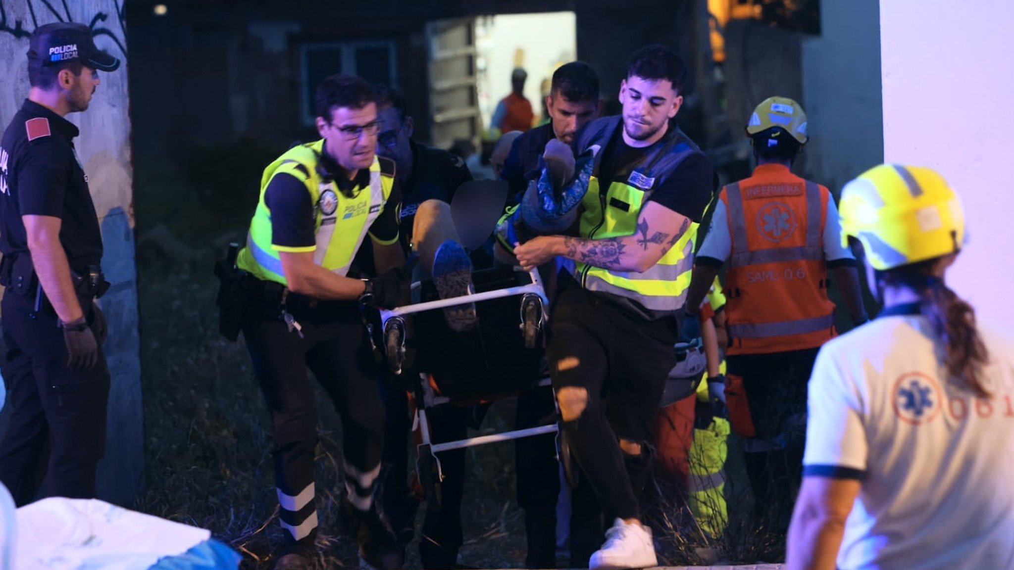 Palma de Mallorca: Rettungsdienste sind nach dem Einsturz eines Gebäudes am Strand von Palma im Einsatz.