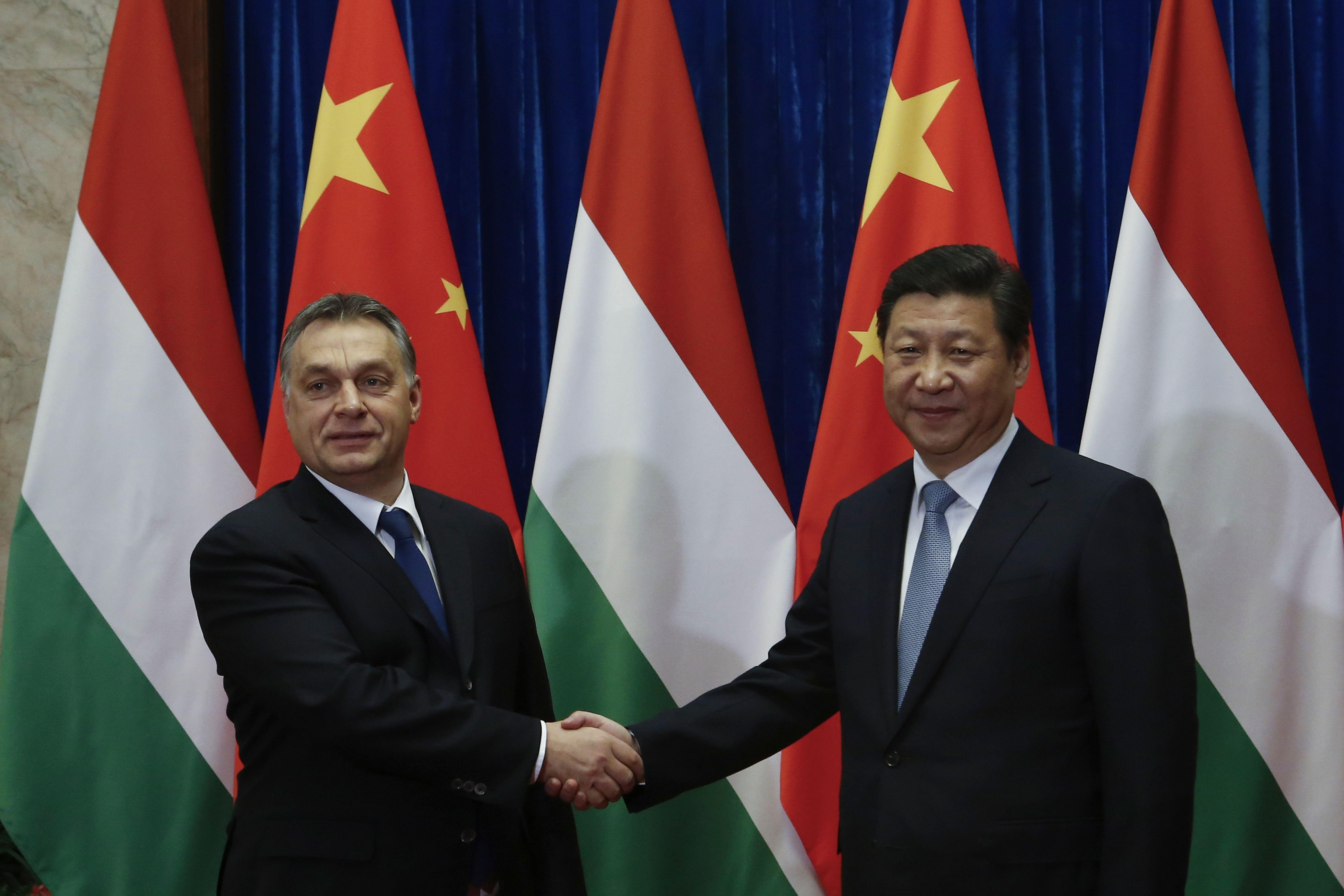 Der ungarische Regierungschef Viktor Orban und Chinas Staats- und Parteichef Xi Jinping