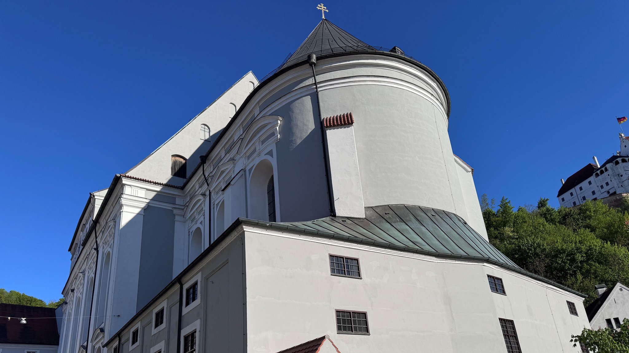 Die St.-Ignatius-Kirche in Landshut. 18 Jahre lang wurde sie renoviert. | Bild: Franz Joseph Baur/Stiftspropst Die St.-Ignatius-Kirche in Landshut. 18 Jahre lang wurde sie renoviert.