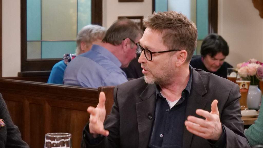 Autor Jan Weiler beim "Sonntags-Stammtisch". | Bild: BR/Andreas H. Schroll Autor Jan Weiler beim "Sonntags-Stammtisch".