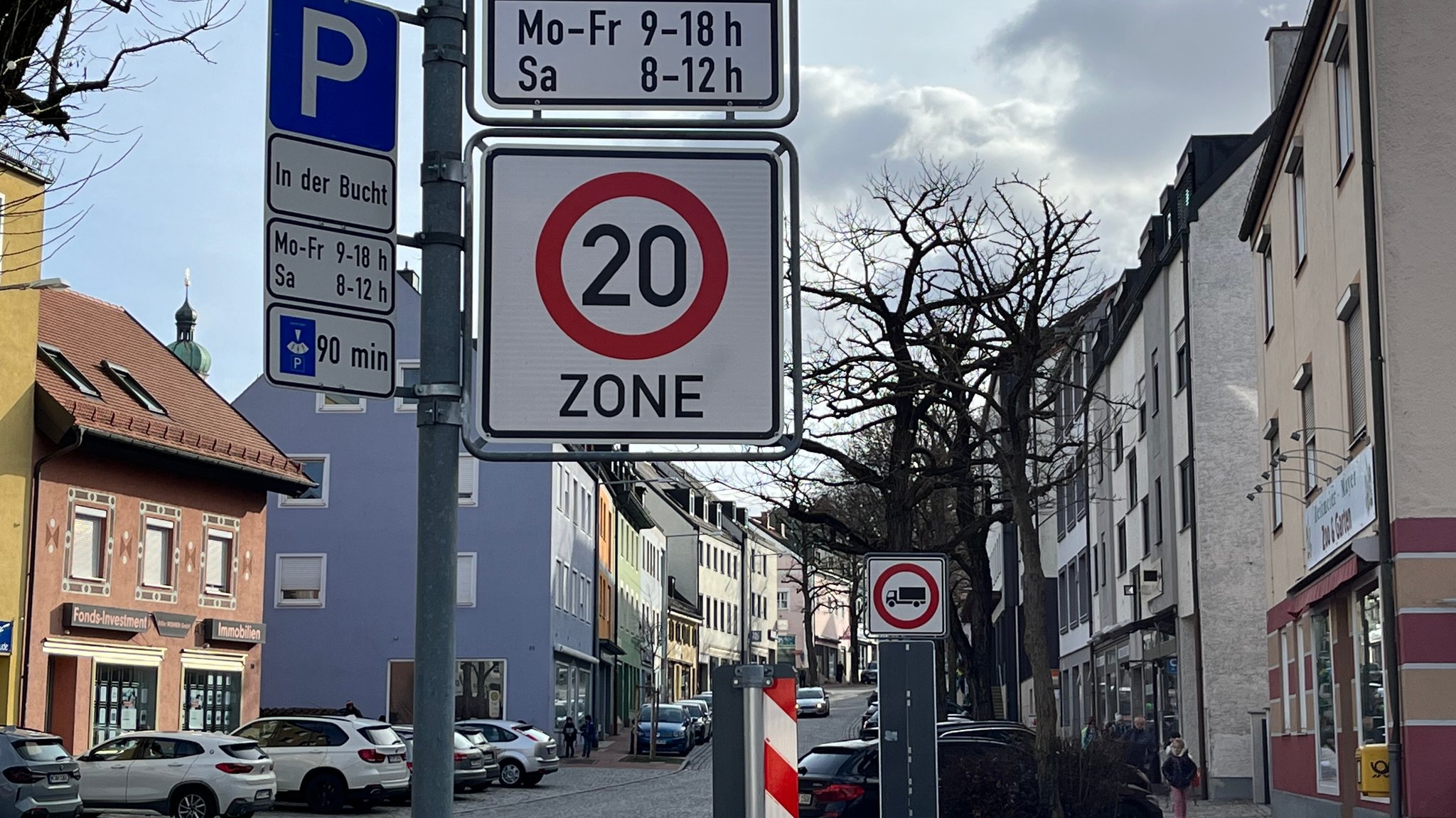 Tempo-20-Schild in Dachau