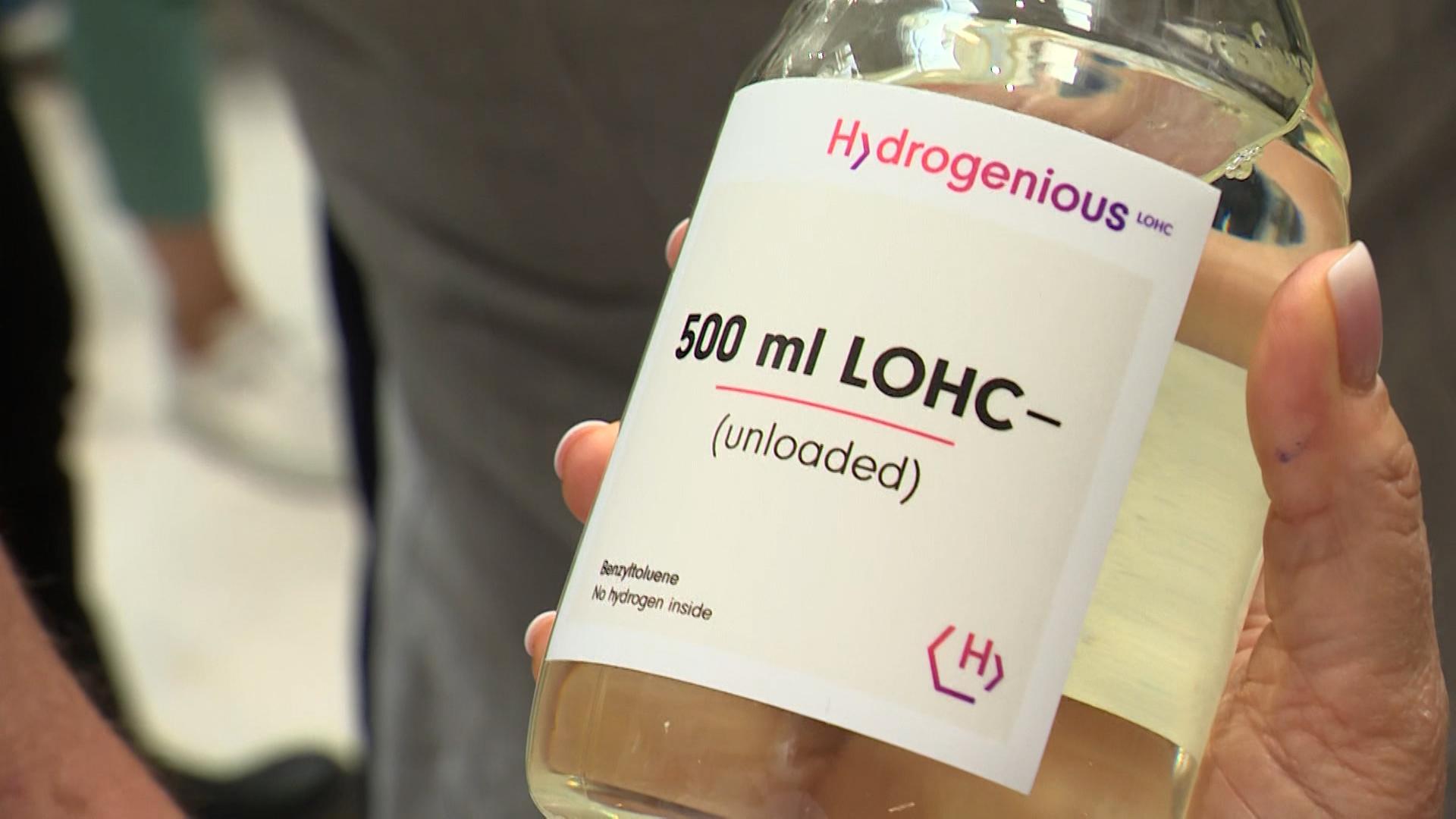 LOHC (engl. Liquid Organic Hydrogen Carrier), ein flüssiger, organischer Wasserstoffträger