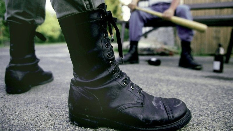 Angriffe geplant: Gefährderansprachen bei jungen Rechtsextremen | Bild: picture-alliance/dpa Angriffe geplant: Gefährderansprachen bei jungen Rechtsextremen