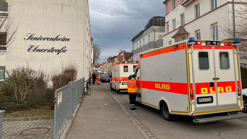 Räumung des Pflegeheims - noch vor Ende des Ultimatums. | Bild: BR/René Kirsch Räumung des Pflegeheims - noch vor Ende des Ultimatums.