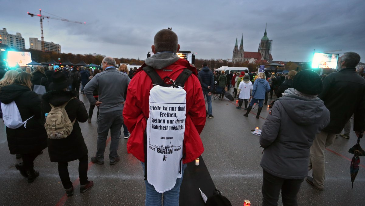 Demonstranten auf der Münchner Theresienwiese