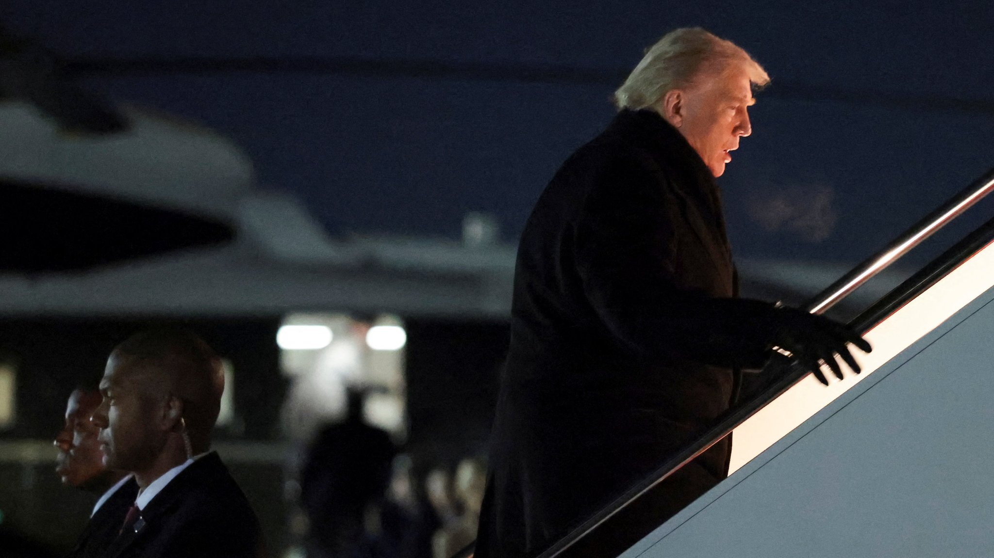 Donald Trump musste wegen einer technischen Panne das Flugzeug wechseln