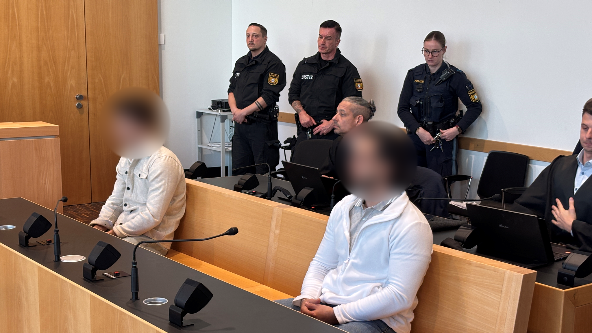 Der Hauptangeklagte Halid S. auf der Anklageband des Augsburger Landgerichts. 