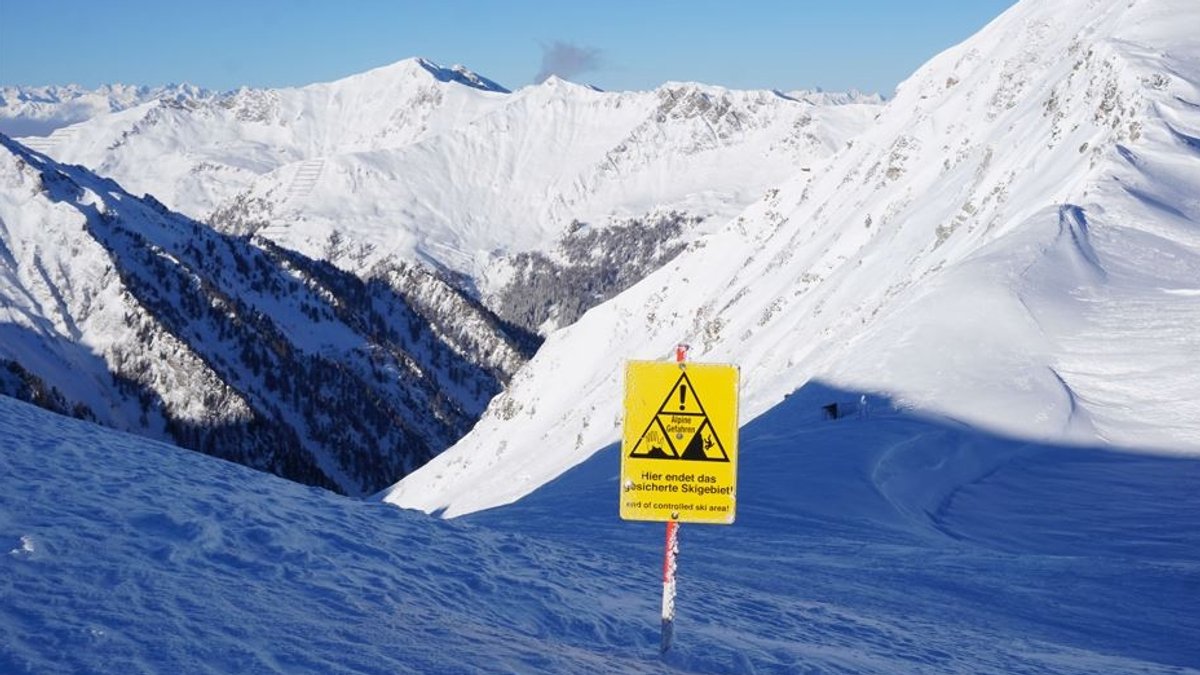 Mann aus Franken stirbt bei Lawinenabgang in Tirol