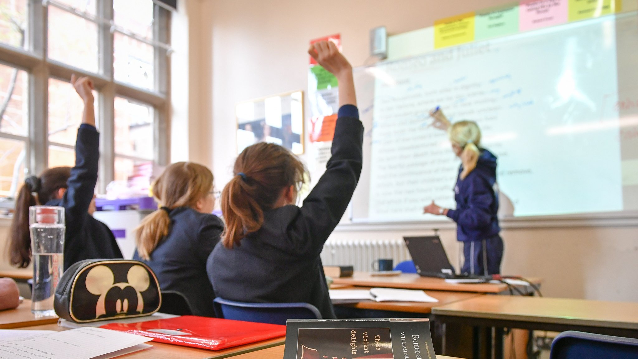 Eine Schulklasse beim Unterricht (Symbolbild)