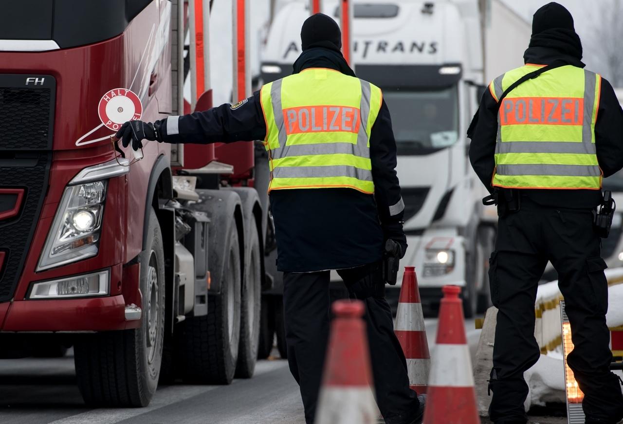 Herrmann Hält Grenzkontrollen Weiterhin Für Notwendig | BR24