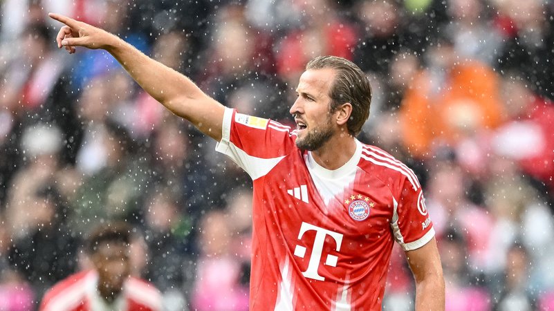 02.08.2025, Bayern, München: Fußball: Testspiele, FC Bayern München - Olympique Lyon, Allianz Arena. Bayerns Harry Kane gestikuliert. Foto: Harry Langer/dpa - WICHTIGER HINWEIS: Gemäß den Vorgaben der DFL Deutsche Fußball Liga bzw. des DFB Deutscher Fußball-Bund ist es untersagt, in dem Stadion und/oder vom Spiel angefertigte Fotoaufnahmen in Form von Sequenzbildern und/oder videoähnlichen Fotostrecken zu verwerten bzw. verwerten zu lassen. +++ dpa-Bildfunk +++ | Bild: dpa-Bildfunk/Harry Langer 02.08.2025, Bayern, München: Fußball: Testspiele, FC Bayern München - Olympique Lyon, Allianz Arena. Bayerns Harry Kane gestikuliert. Foto: Harry Langer/dpa - WICHTIGER HINWEIS: Gemäß den Vorgaben der DFL Deutsche Fußball Liga bzw. des DFB Deutscher Fußball-Bund ist es untersagt, in dem Stadion und/oder vom Spiel angefertigte Fotoaufnahmen in Form von Sequenzbildern und/oder videoähnlichen Fotostrecken zu verwerten bzw. verwerten zu lassen. +++ dpa-Bildfunk +++