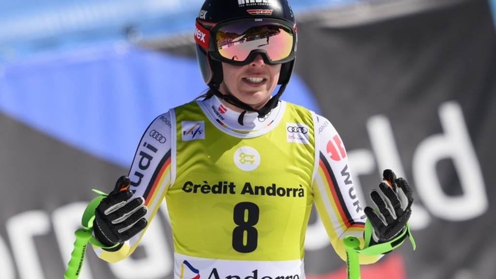 15.03.2023, Andorra, El Tarter: Ski alpin: Weltcup, Abfahrt, Frauen: Kira Weidle aus Deutschland steht im Zielbereich. 